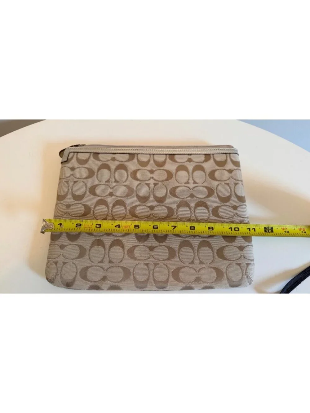 Coach Signature C iPad / Tablet Zippered Padded Carrying Case In Beige / Gold